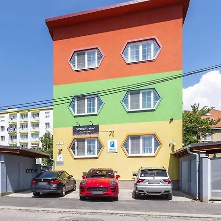 Apartment Cozy Near Hockey & Football Stadium *